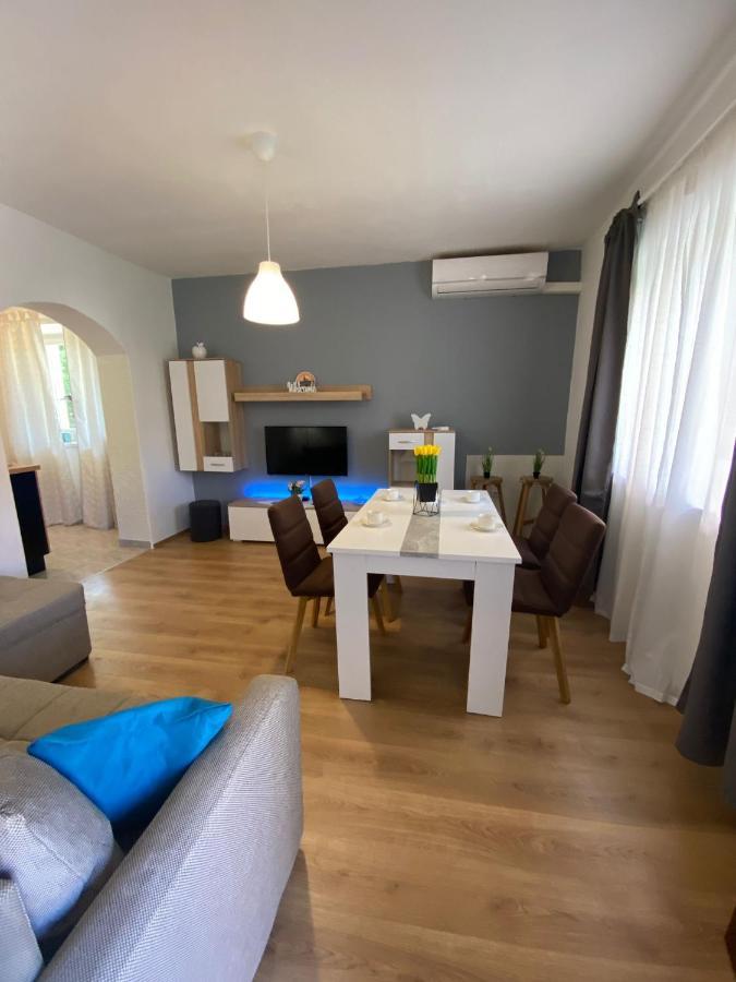 Dora Appartement *